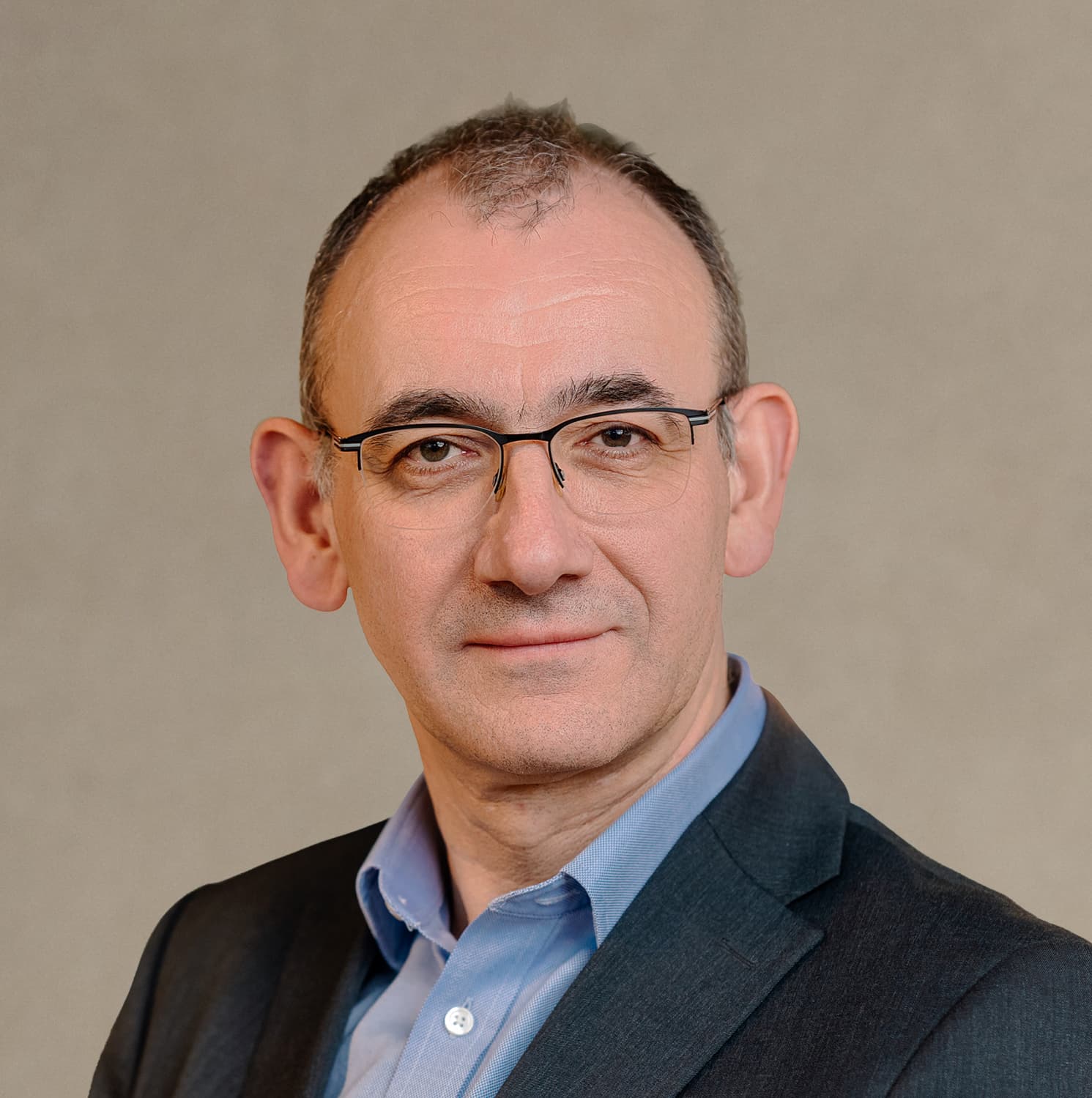 Dr Alistair Henry
